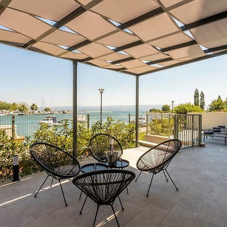 אומיס Luxury Apartment With Hot Tub מראה חיצוני תמונה
