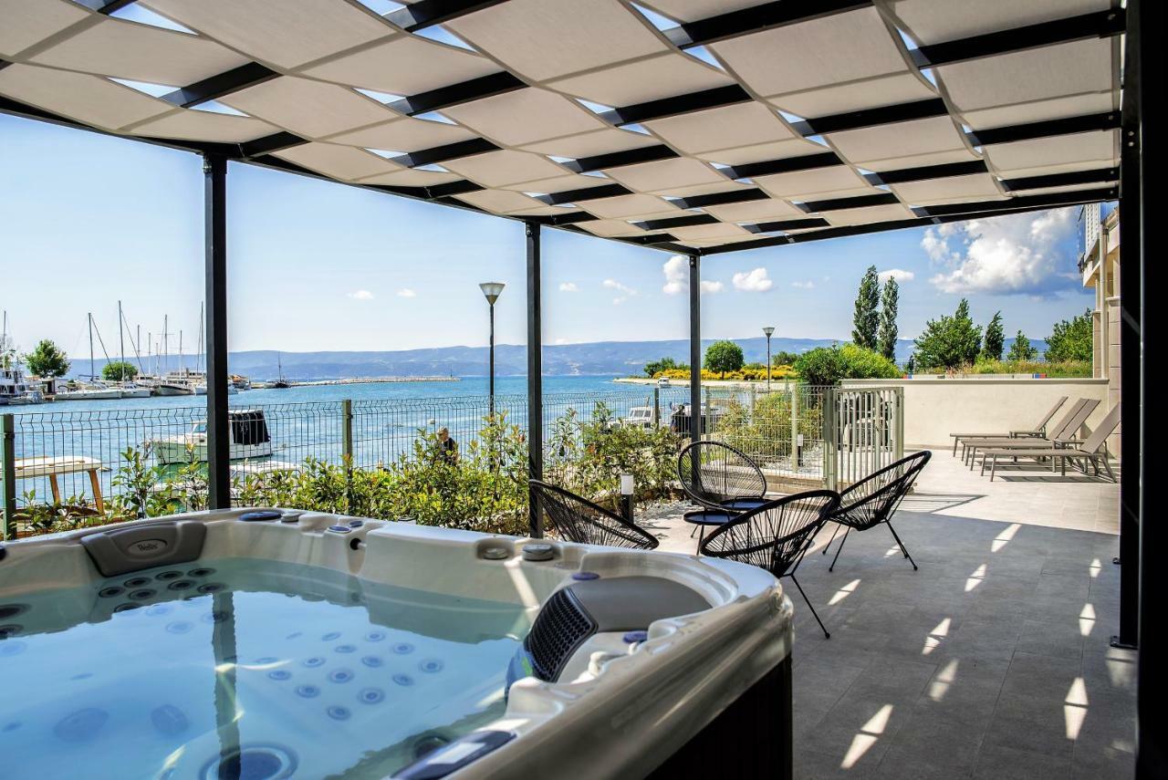אומיס Luxury Apartment With Hot Tub מראה חיצוני תמונה