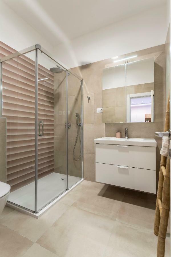 אומיס Luxury Apartment With Hot Tub מראה חיצוני תמונה