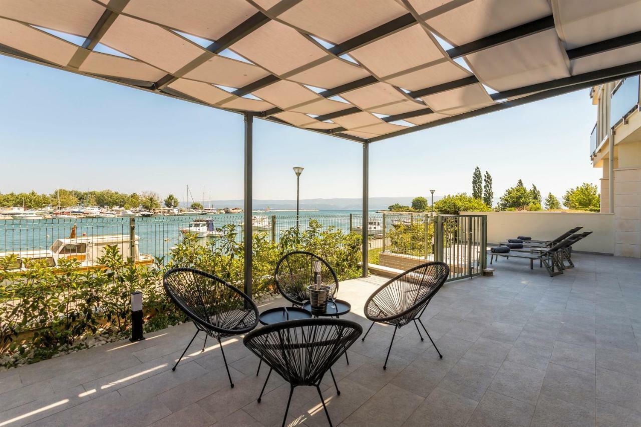 אומיס Luxury Apartment With Hot Tub מראה חיצוני תמונה