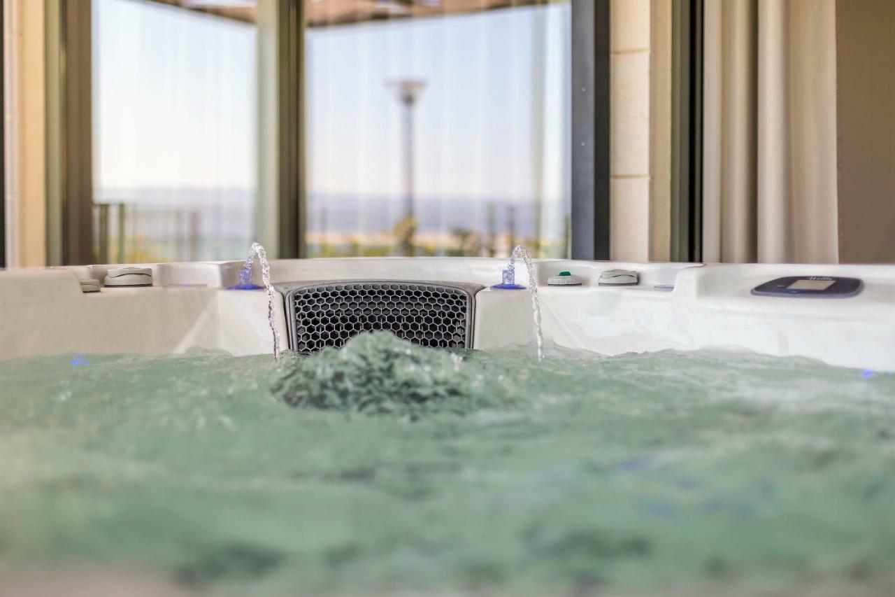 אומיס Luxury Apartment With Hot Tub מראה חיצוני תמונה