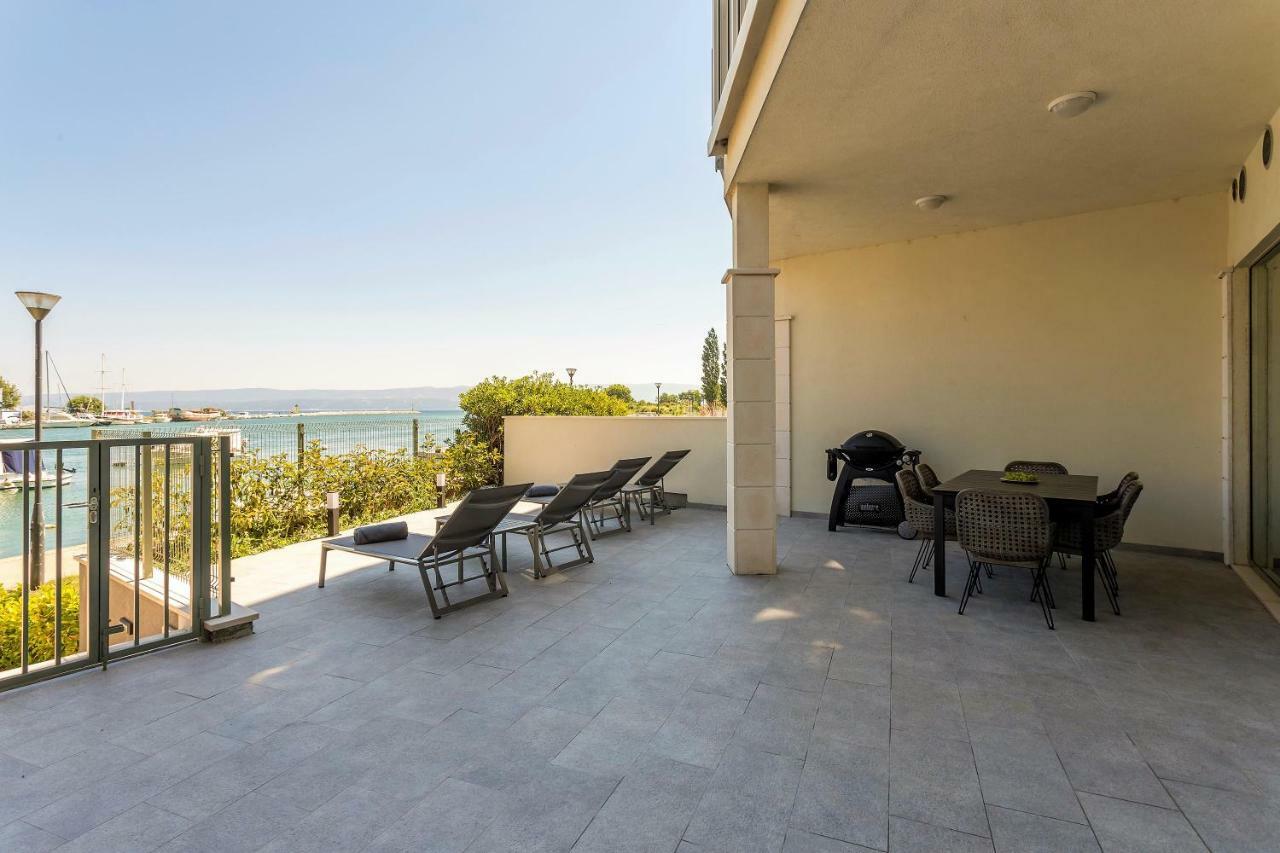 אומיס Luxury Apartment With Hot Tub מראה חיצוני תמונה