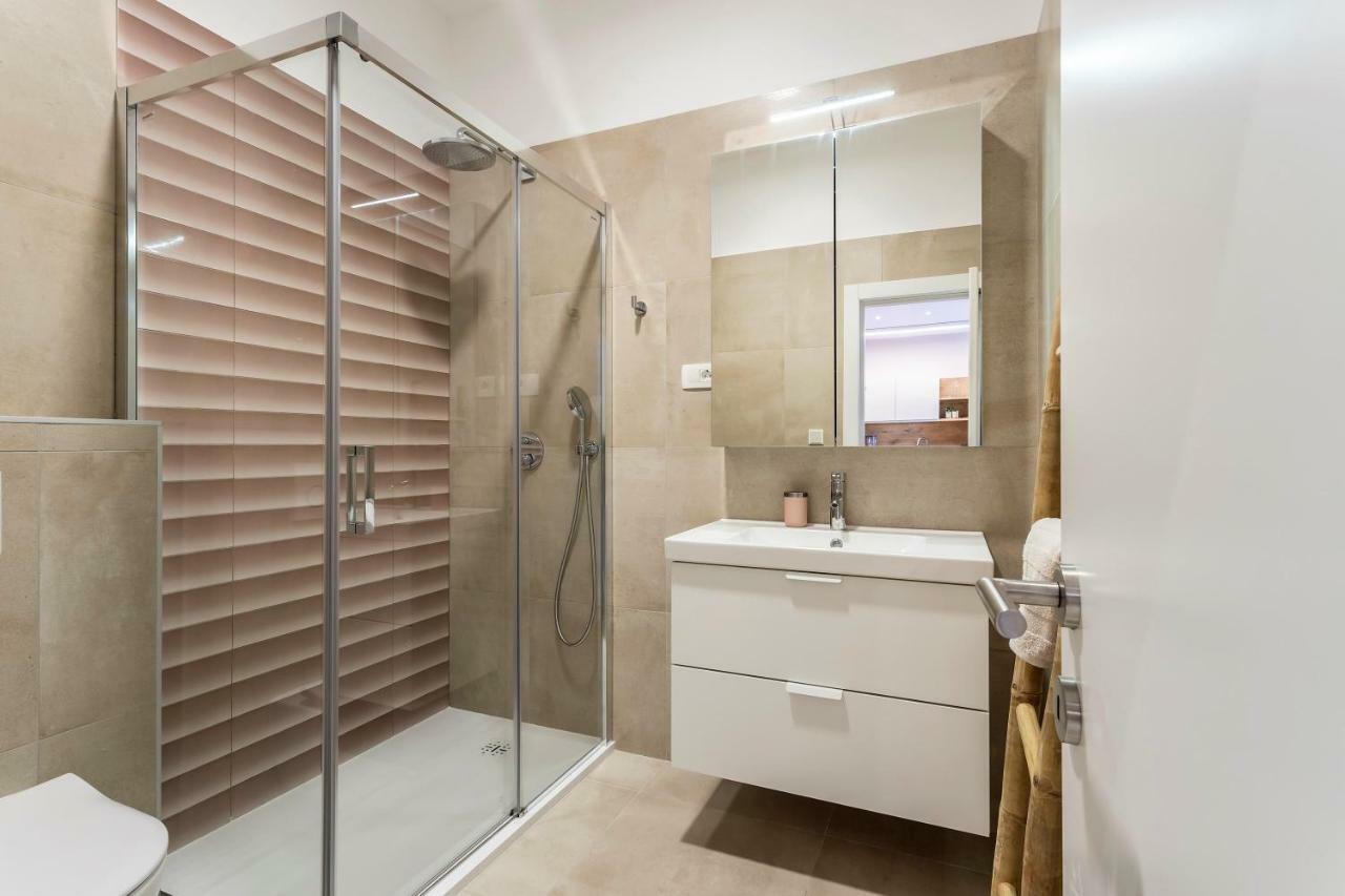 אומיס Luxury Apartment With Hot Tub מראה חיצוני תמונה