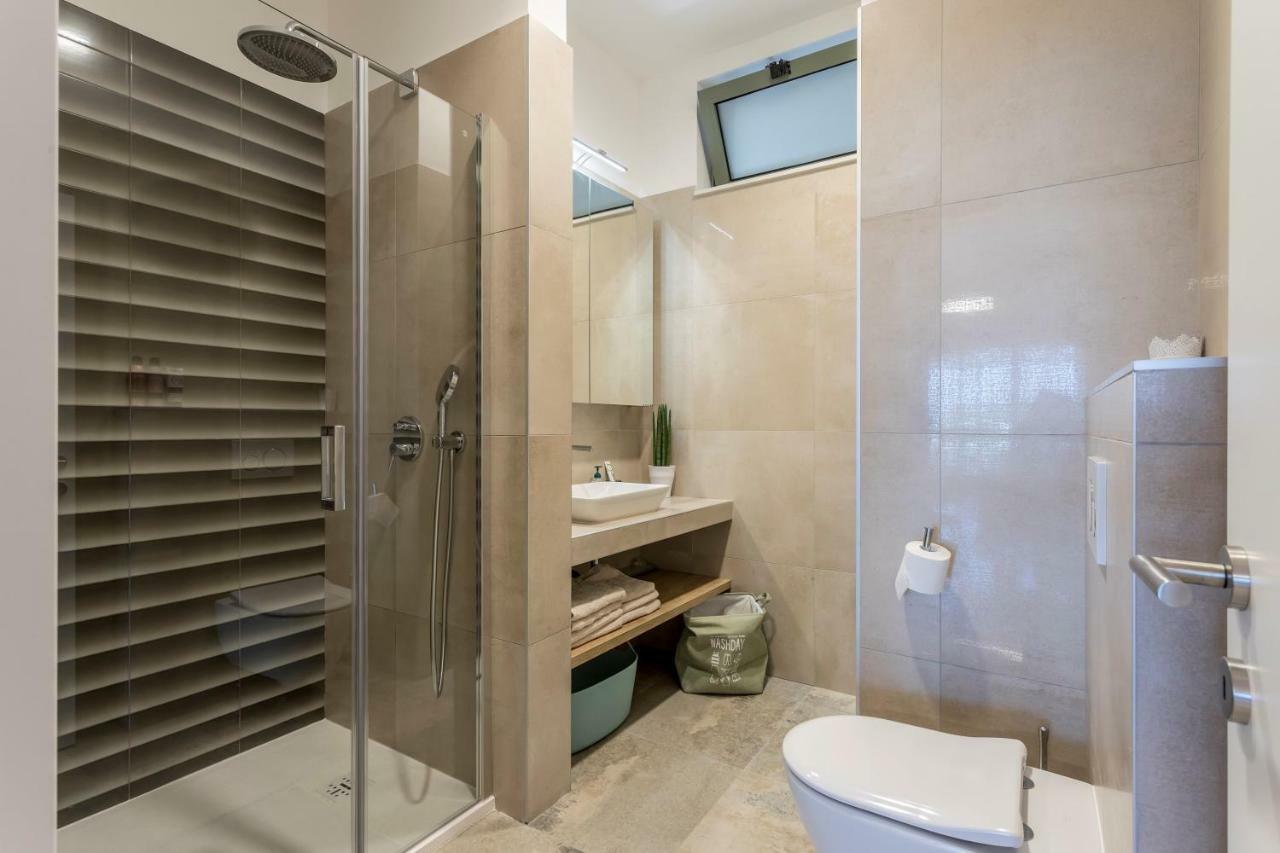 אומיס Luxury Apartment With Hot Tub מראה חיצוני תמונה