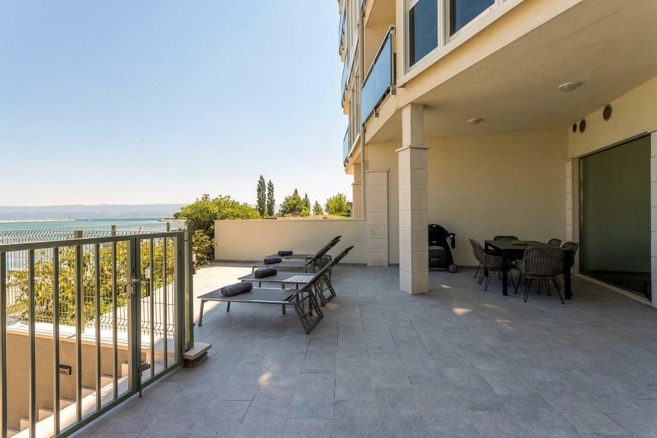 אומיס Luxury Apartment With Hot Tub מראה חיצוני תמונה